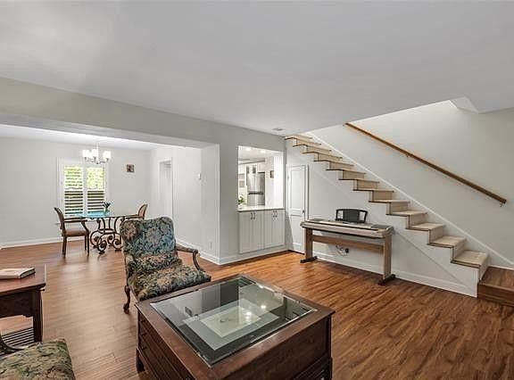 5th image of 6449 Bordeaux Ave