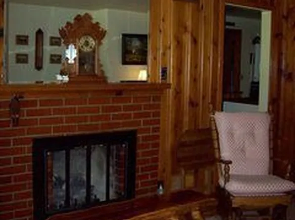 116 10th St, Carmi, IL 62821
