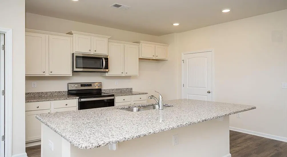 3 bed, 2.0 bath, 1618 sqft, $1,950 — Photo 4
