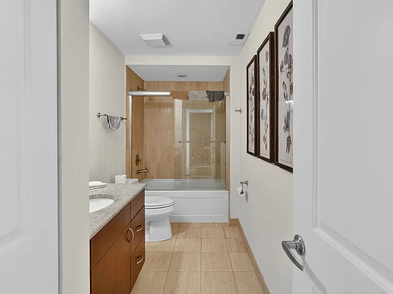 525 Kedzie St — Photo 72