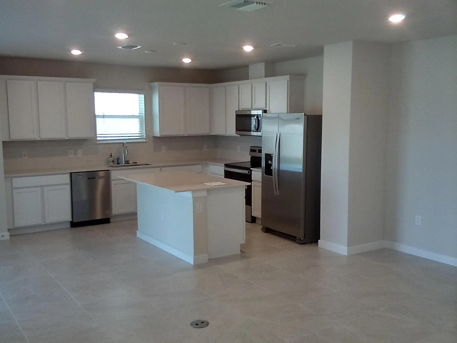 4 bed, 2203 sqft, $2,450 — Photo 3