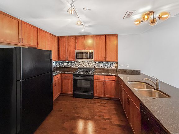 4th image of 845 N Kingsbury St Unit 405