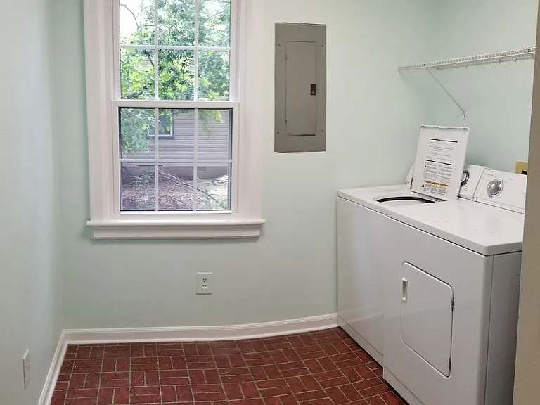 702 Tanyard St — Photo 6