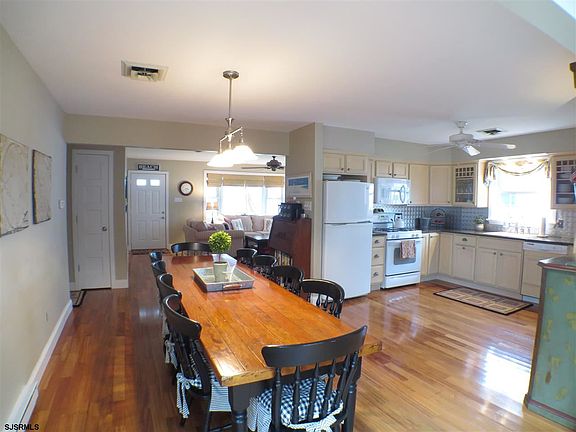 3rd image of 34 Sweetwater Ct