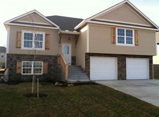 2121 Birch St, Leavenworth, KS 66048