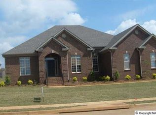 7550 Crestridge Dr, Owens Cross Roads, AL 35763