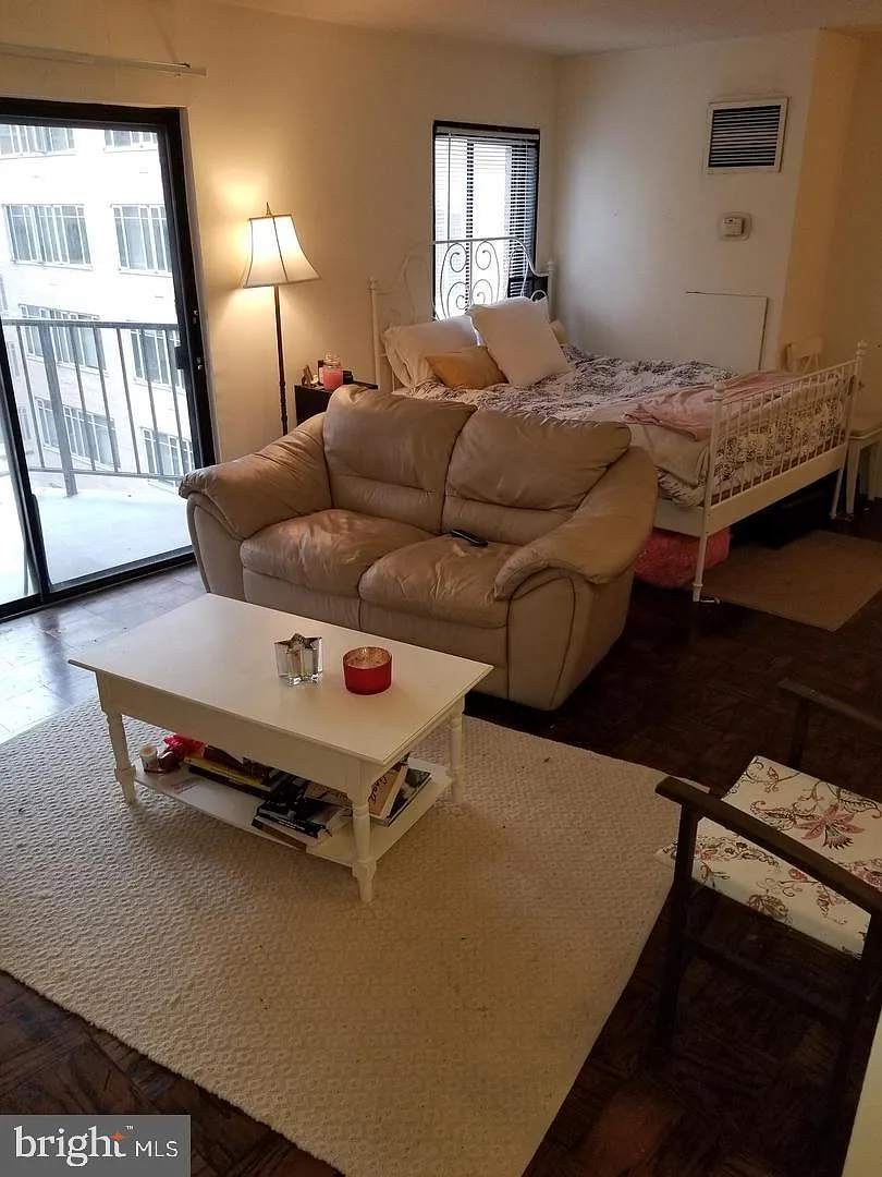 Webster House Condominium — Photo 2