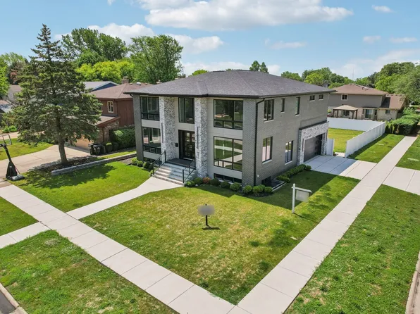 3933 Gloria Ct, Glenview, IL 60025
