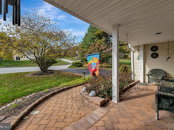 5th image of 319 Palomino Dr