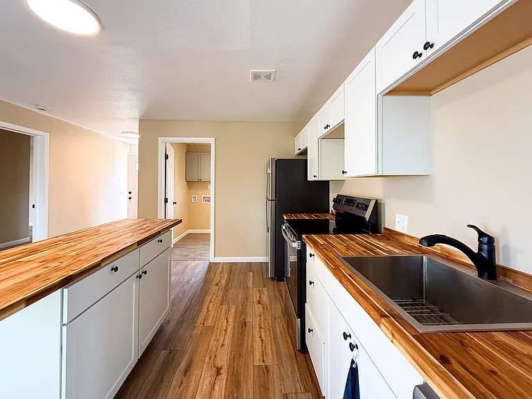 501 E 2nd Ave #6 — Photo 5