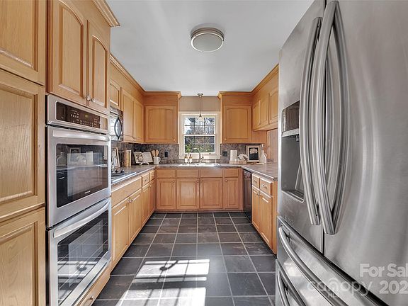 3rd image of 7914 Rainbow Dr