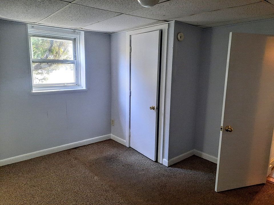 2nd image of 26 1/2 Castle St #1