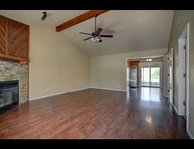 4625 N Evergreen St — Photo 1