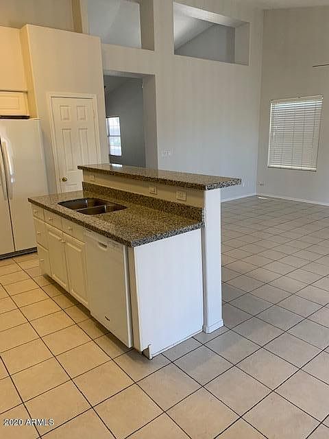 2nd image of 1450 N Roadrunner Dr