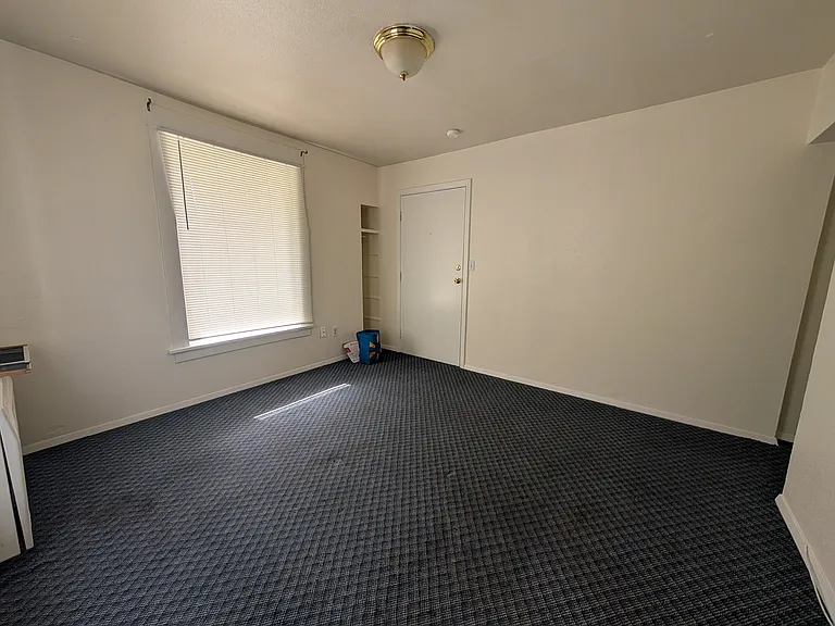 702 N Oak St #C — Photo 8