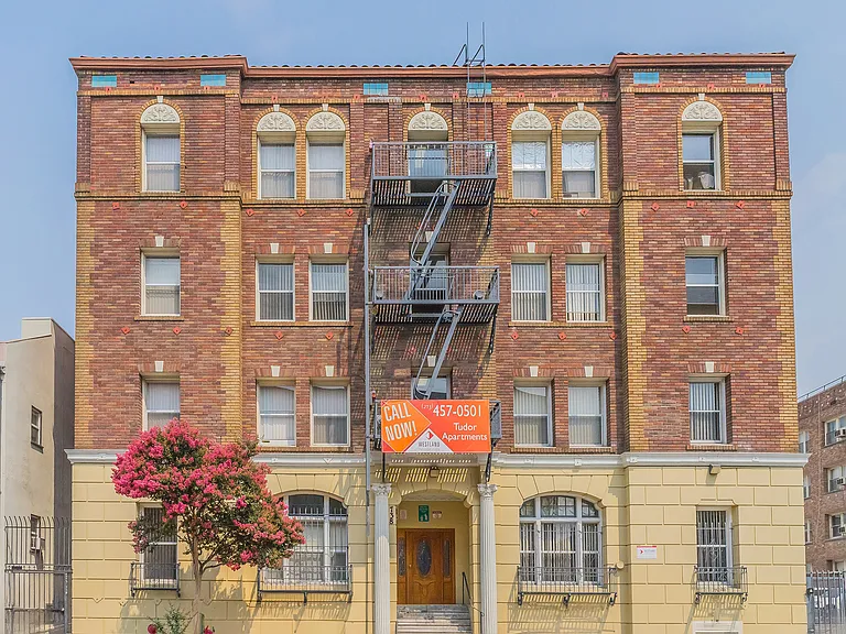 Ktown Apartments Exterior