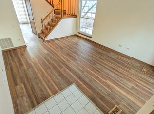 28 N Oltendorf Rd, Streamwood, IL 60107