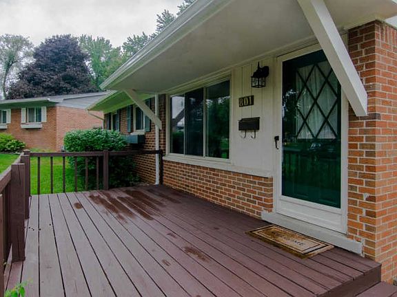 2nd image of 801 Knollwood Ct