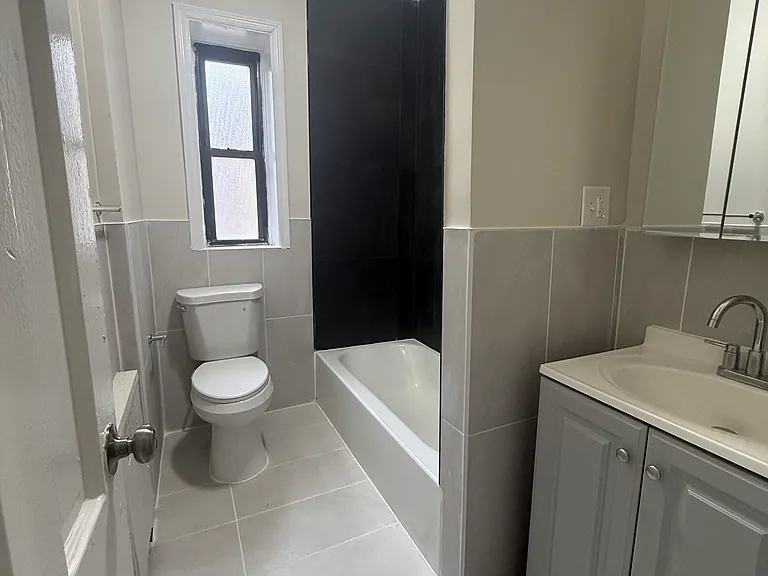 30 Van Velsor Pl #1L — Photo 7