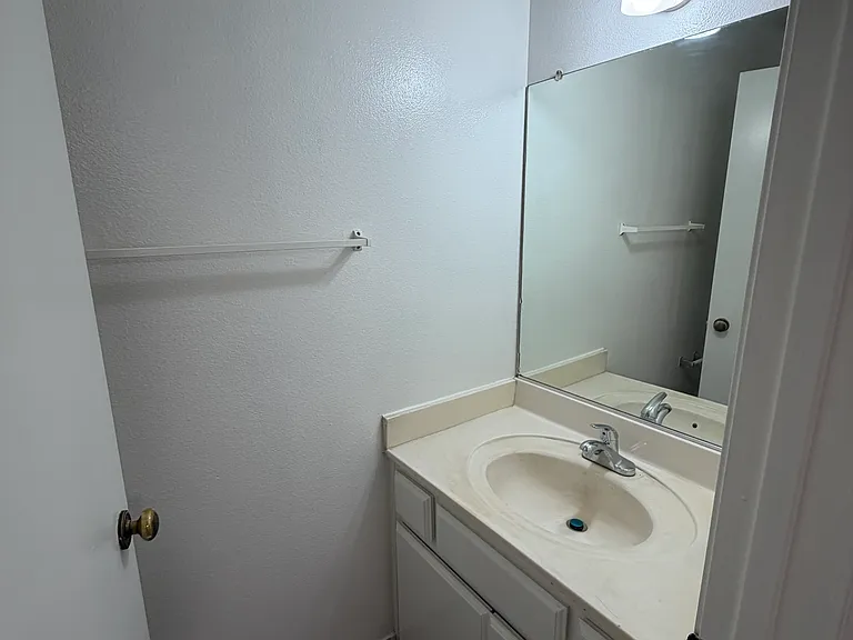 1434 N California Ave #5 — Photo 9
