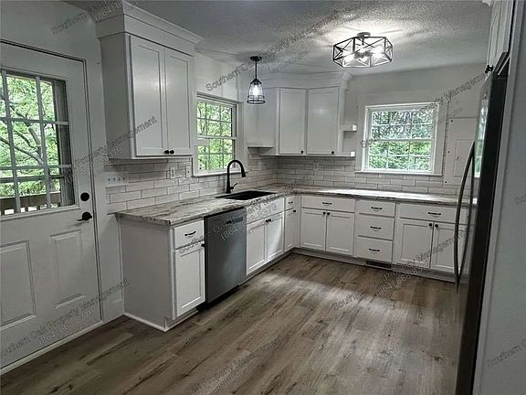 5th image of 107 Ledbetter Ln