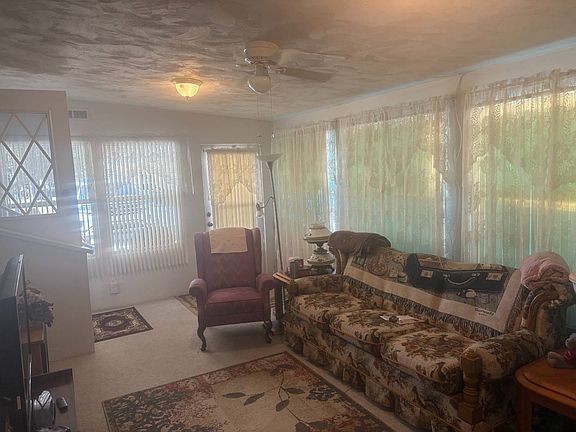 5th image of 1009 Wisconsin St SE