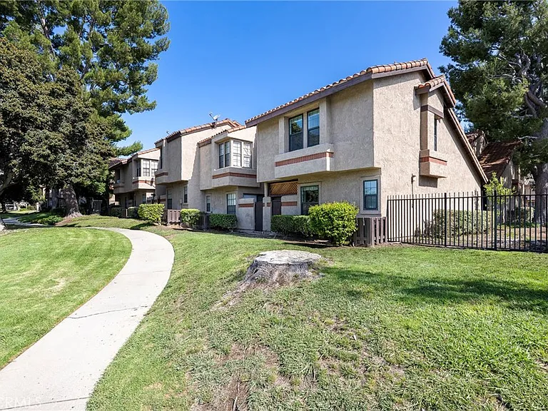 343 E Chapman Ave #E — Photo 31