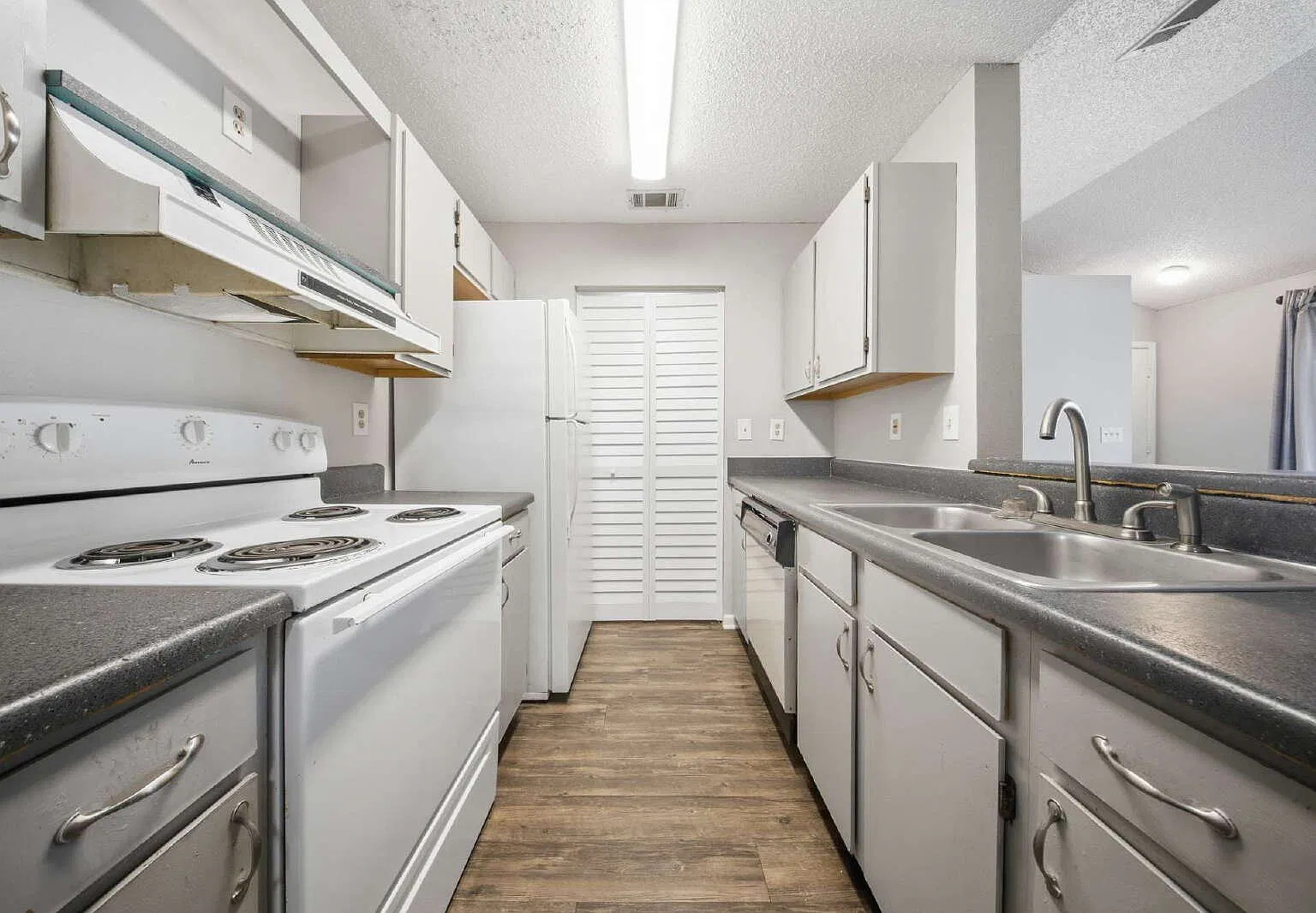 2 bed, 2.0 bath, 1000 sqft, $1,050 — Photo 1
