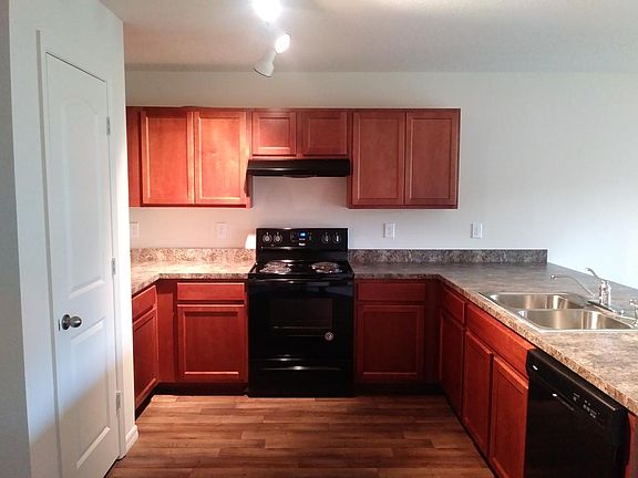 2nd image of 380 Aster Ct W