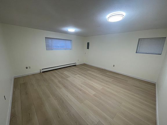 Large Living Room
15x15. 225 sq ft