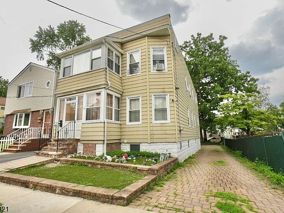 2nd image of 32 New St