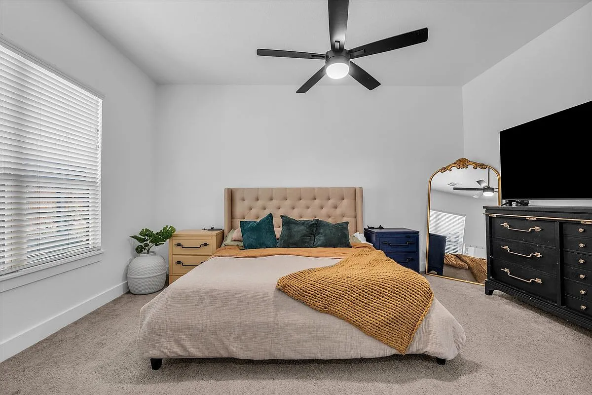 3 bed, 2.0 bath, 1875 sqft, $2,500 — Photo 4