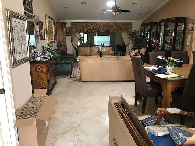 3 bed, 2.0 bath, 1943 sqft, $6,250 — Photo 2