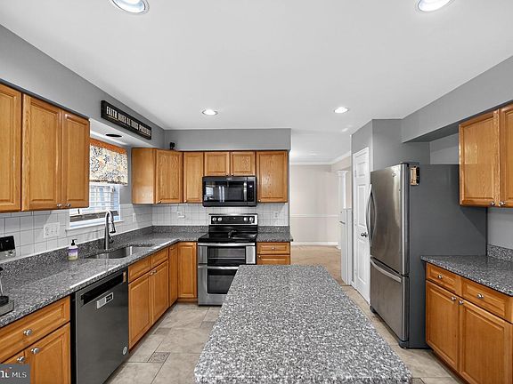 3rd image of 4333 Decatur Dr