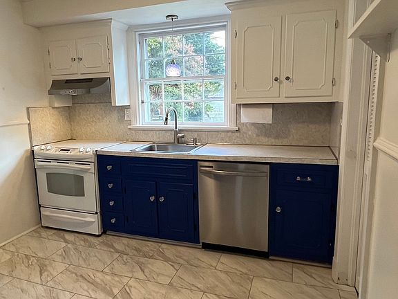 Kitchen with new dishwasher!