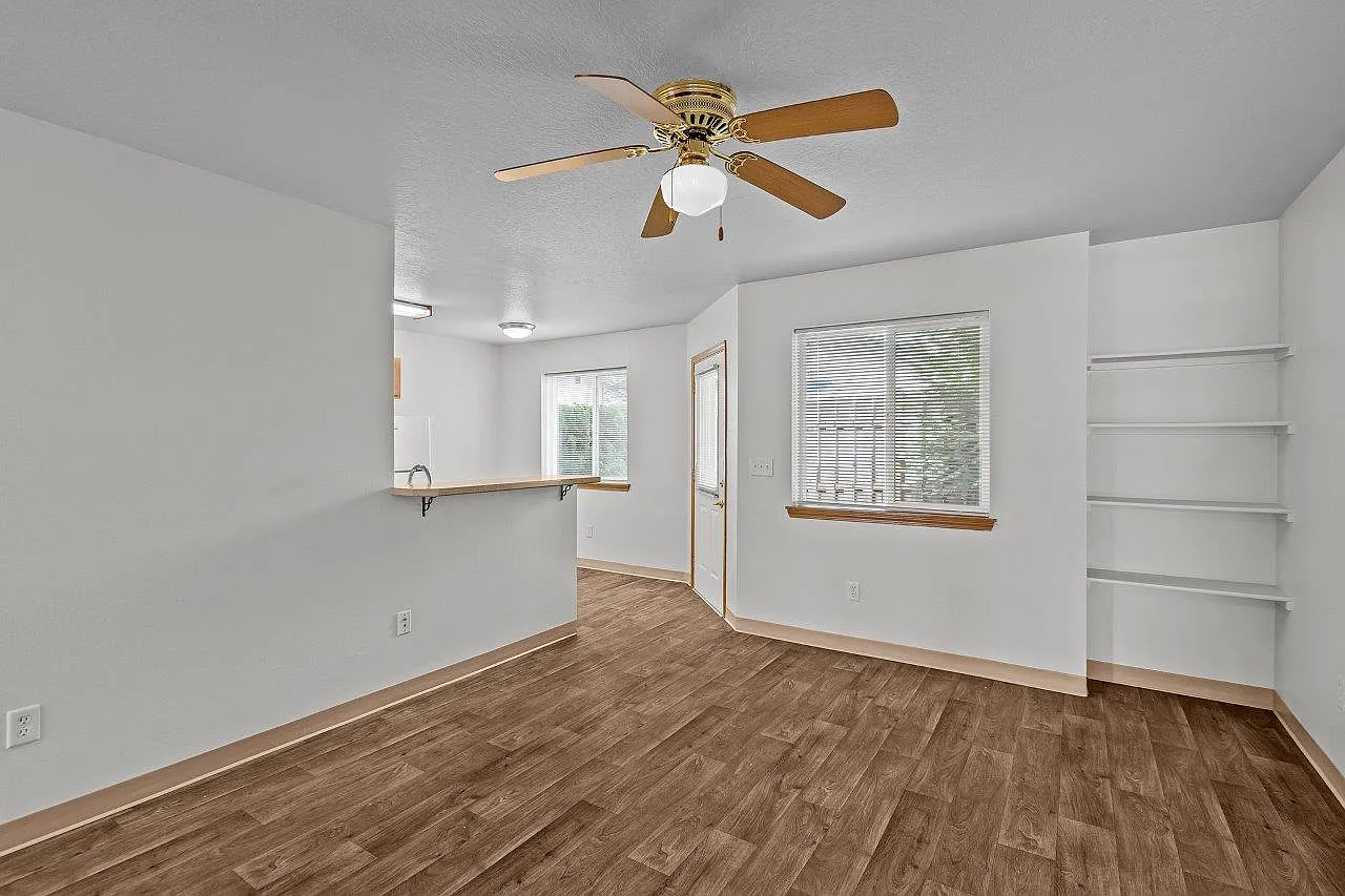 Gilhurst Apartments — Photo 3