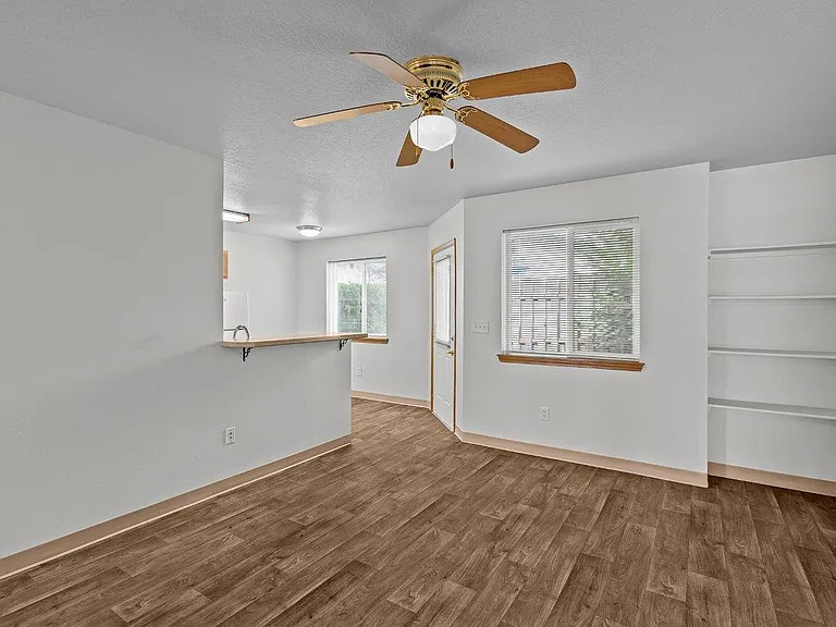 Gilhurst Apartments — Photo 3
