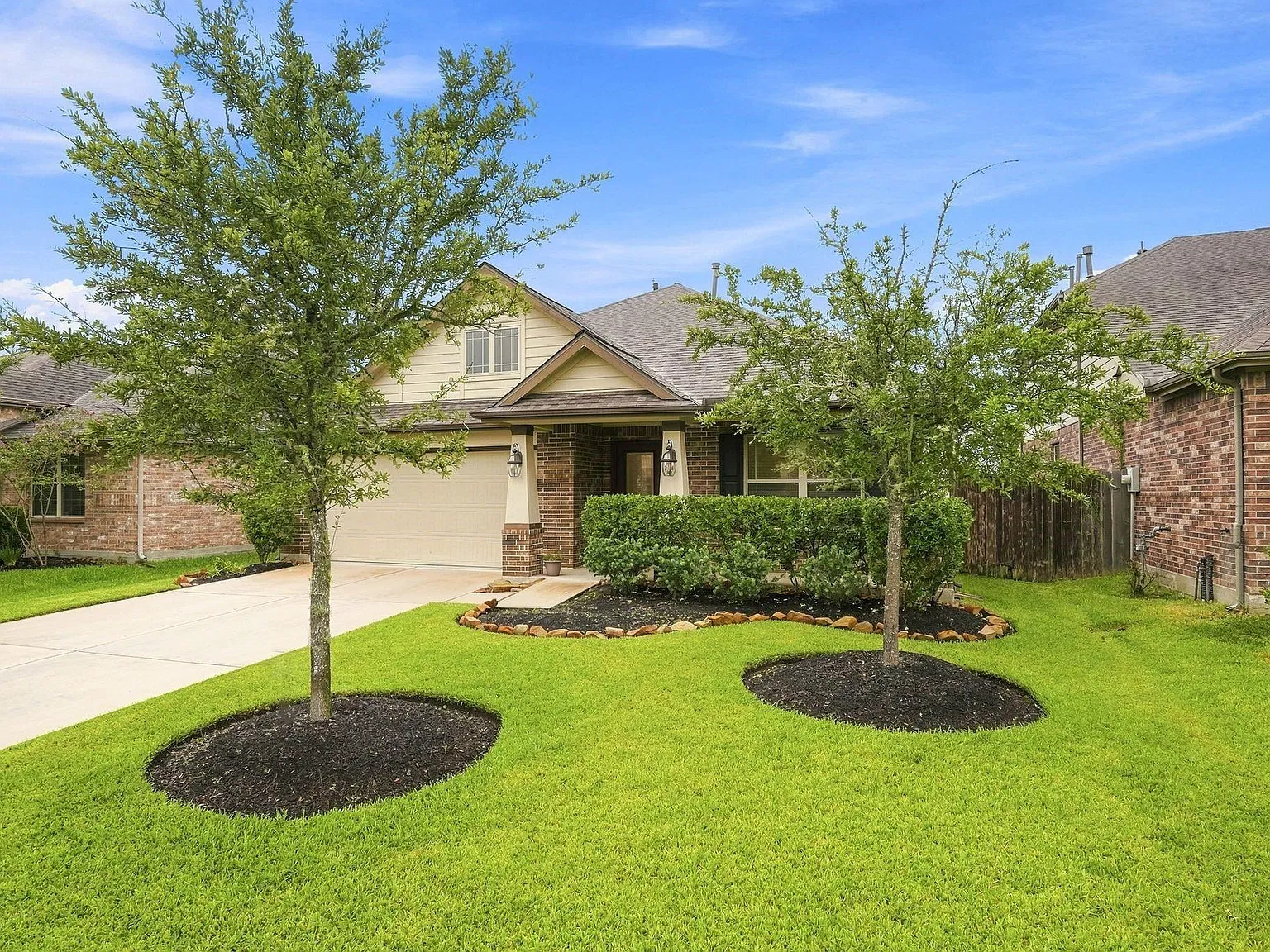 3 bed, 2.0 bath, 1901 sqft, $2,600 — Photo 2