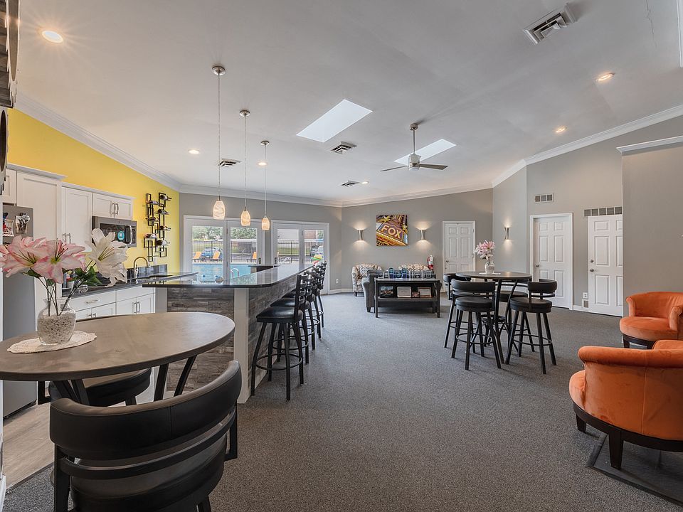 1st image of 44 Birwoode Ln #31WED