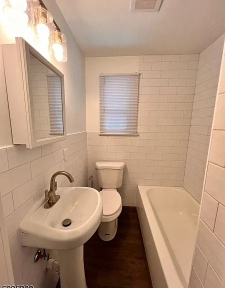 46 Roosevelt Ave — Photo 11