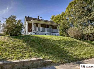 5702 N 39th St, Omaha, NE 68111