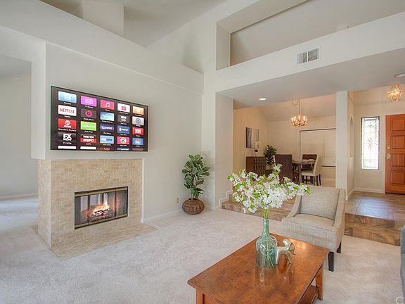 5th image of 985 El Mirador St