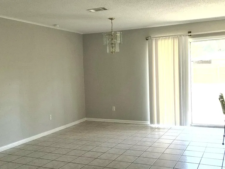 1900 Linda Ave — Photo 7