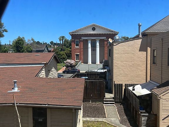 4th image of 621 1st St Unit 1