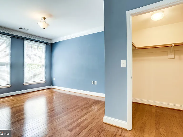 1115 Cameron St #208 — Photo 32