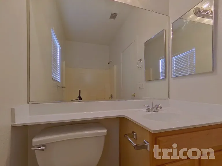 8523 W Papago St — Photo 14