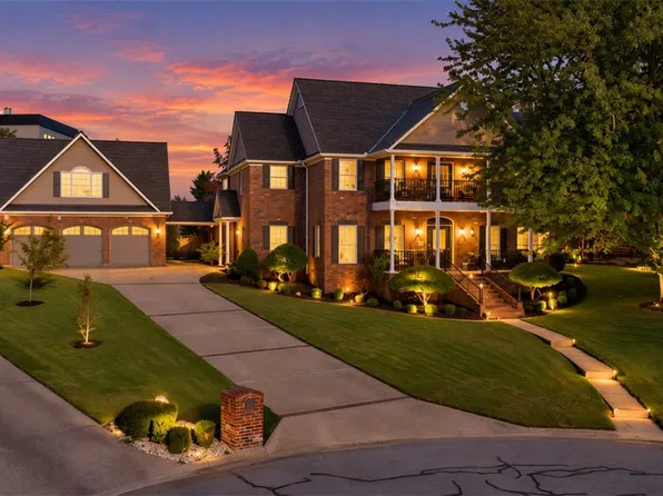 3 W Old Course Cir, Rogers, AR 72758