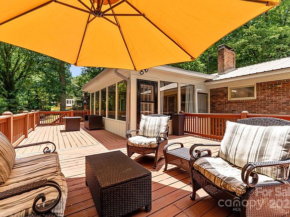 4th image of 340 N Oakwood Dr