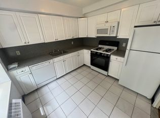 188-10 71st Cres #B, Fresh Meadows, NY 11365