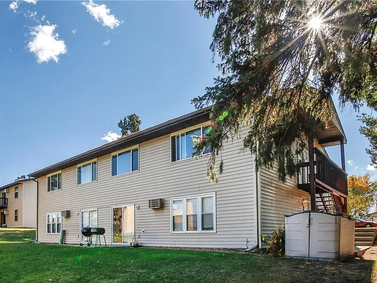 1515 Pinewood Ln #2 — Photo 3